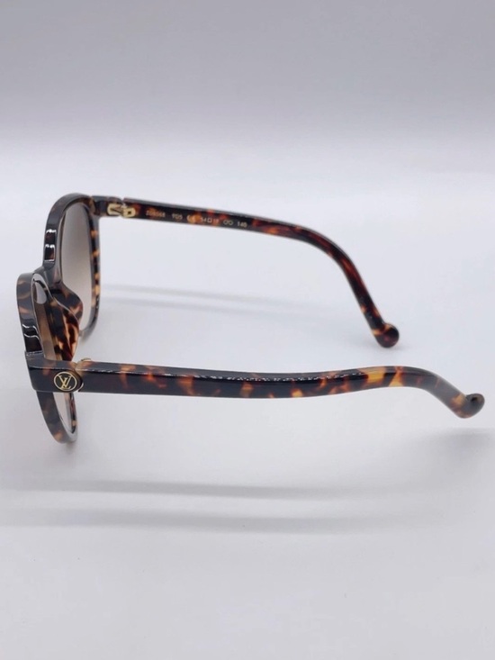 Auth Louis Vuitton tortoiseshell
Z0806E 54•19 Ava Sunglasses main image 9